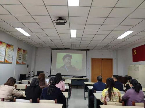 圖書館資源建設(shè)部 信息咨詢部和系統(tǒng)網(wǎng)絡(luò)部聯(lián)合黨支部組織學(xué)習(xí)張富清 黃文秀先進(jìn)事跡主題教育活動(dòng)